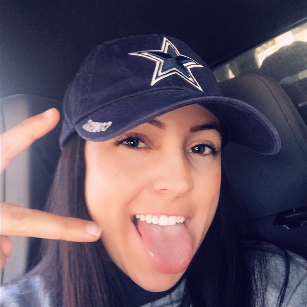 Meet your Posher, Emily